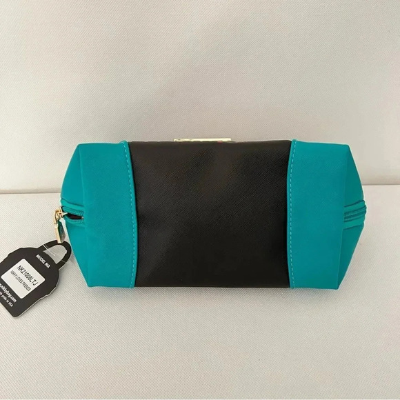 Nikky By Nicole Lee Large Oval Makeup Pouch Cosmetic Bag Nikky Loves Friends - Picture 4 of 7